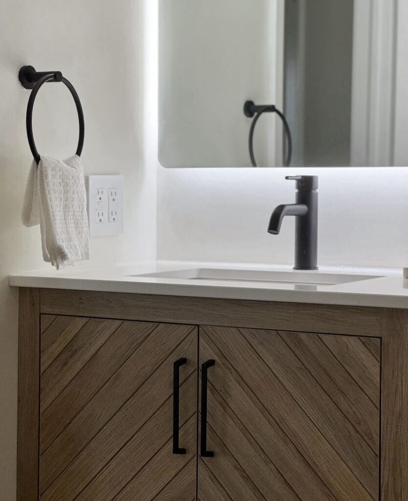 [After] Rideau Bathroom Renovation - Terzetto Homes Design Build Remodel in Ottawa